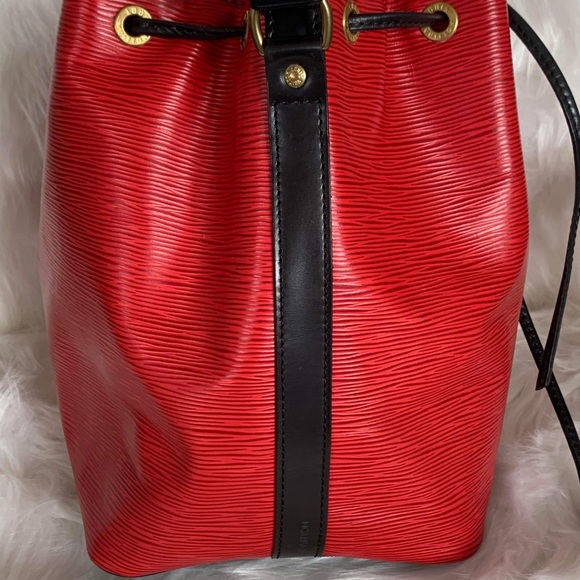 Authentic LOUIS VUITTON NOE RED EPI LEATHER HANDBAG - Picture 4 of 13
